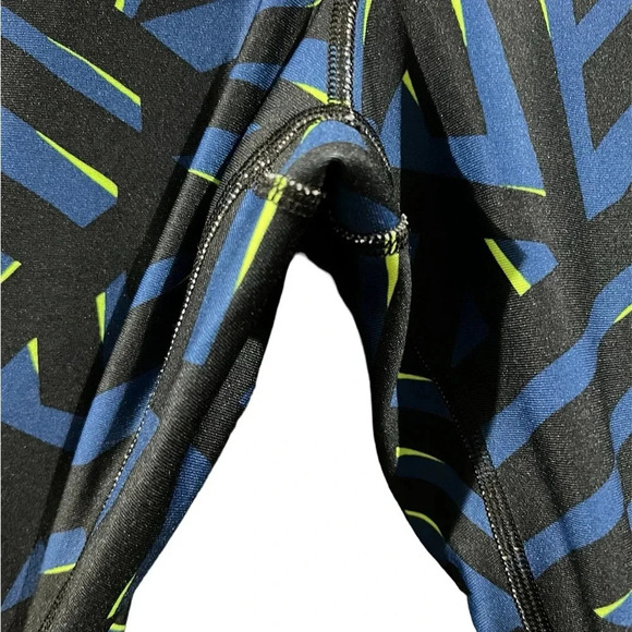 Under Armour blue and black abstract capri workout pants size small - Picture 4 of 6